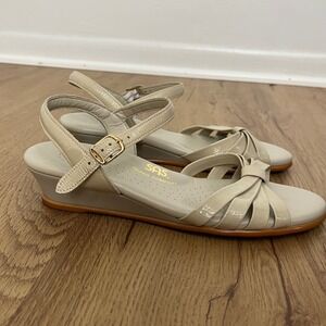 SAS Bone Patent Leather Strippy Quarter Strap‎ Wedge 7.5W Strappy Bow